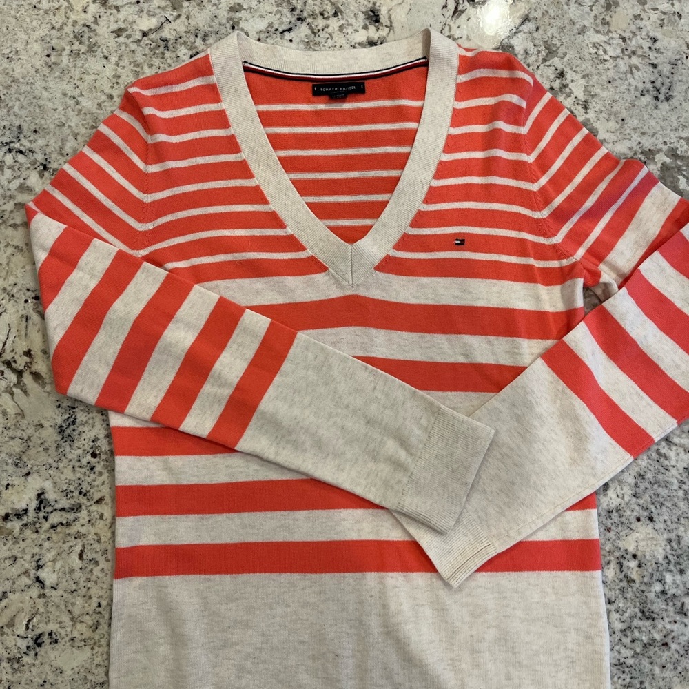 Tommy Hilfiger Women’s V-neck sweater